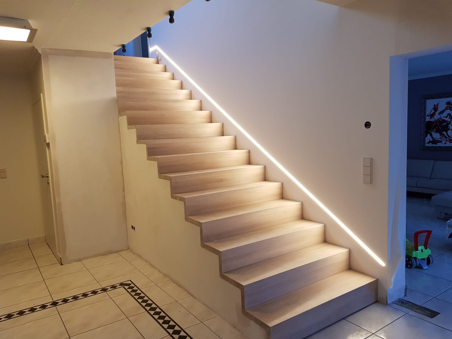 Escalier avec LED continue